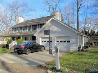 9 Wagda Ave, Kinnelon, NJ 07405