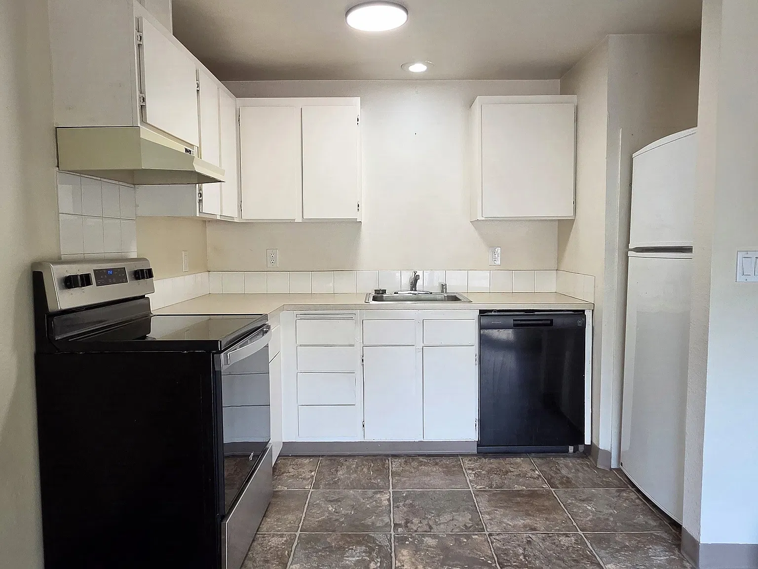 14625 NE Coast Pine Ct — Photo 2