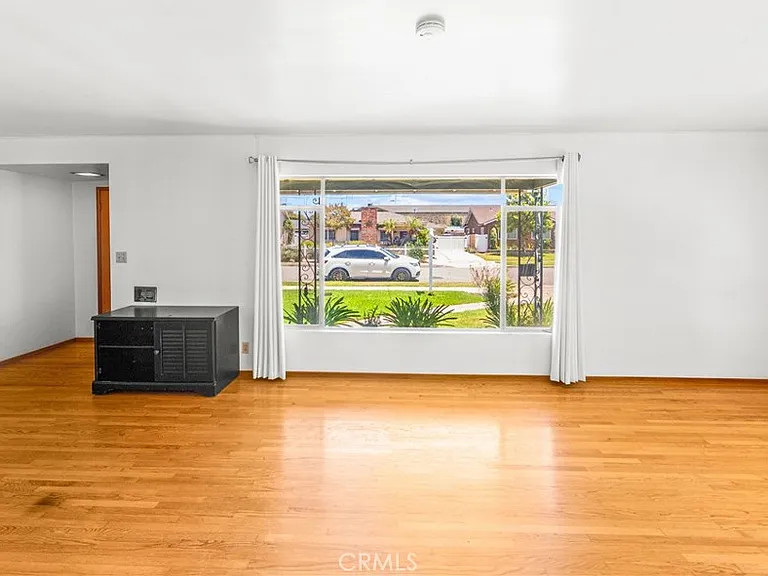 454 N Shattuck Pl — Photo 6