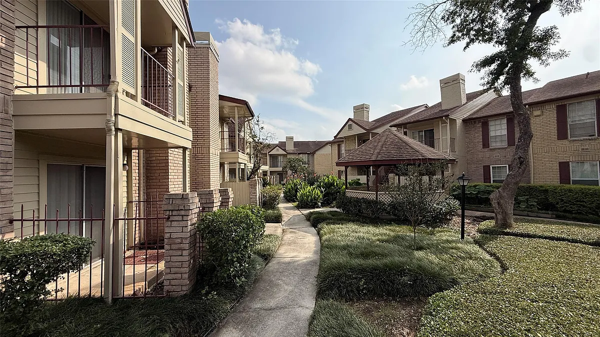 Building Photo - 2120 El Paseo St #1603