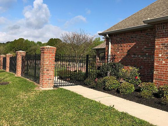 3rd image of 250 Colonial Estates Dr