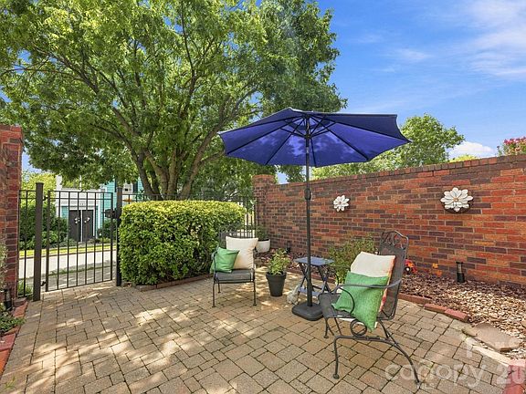 3rd image of 5962 Village Dr