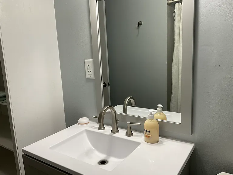 110 E Franklin St #7 — Photo 7