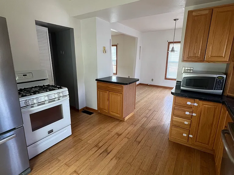 131 S 8th St — Photo 3