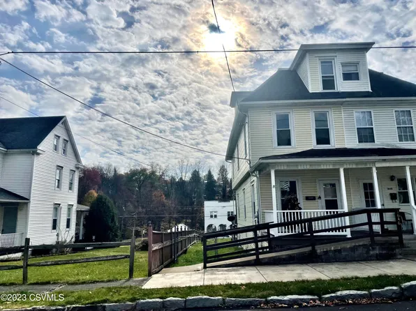 1646 W Chestnut St, Coal Township, PA 17866