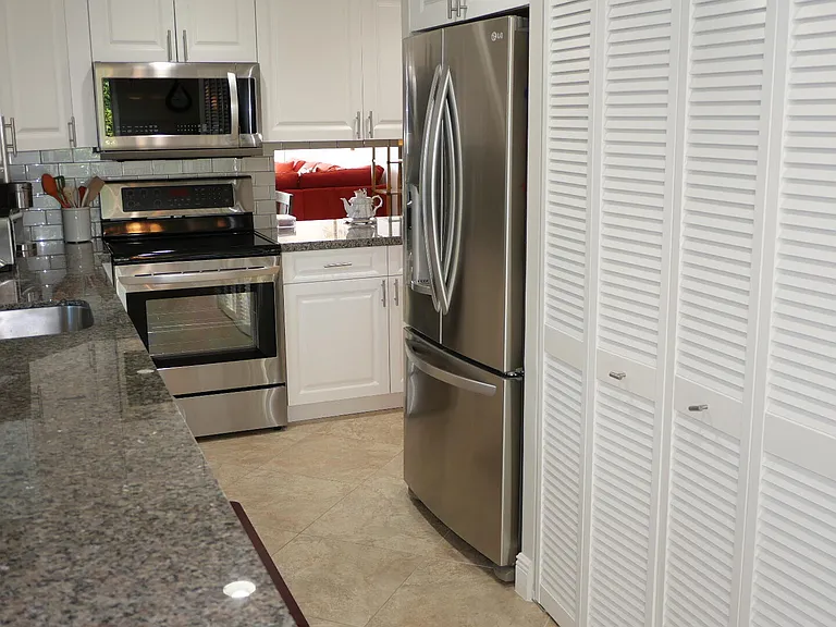 13817 Royal Palm Ct #B — Photo 7