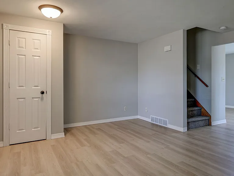 1216 Meadow Ln — Photo 6