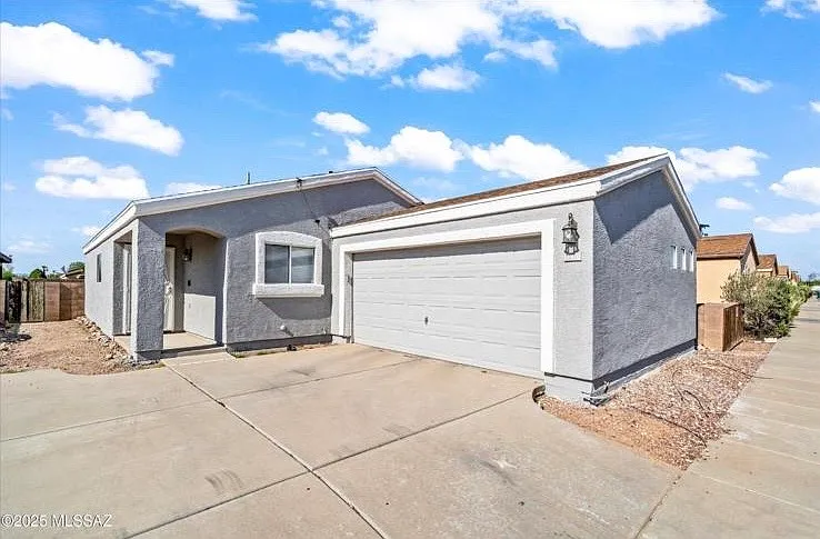 1670 W Bitter Orange St — Photo 1