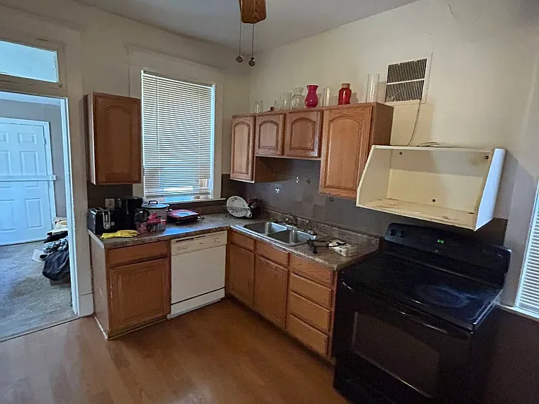 4890 Margaretta Ave — Photo 25