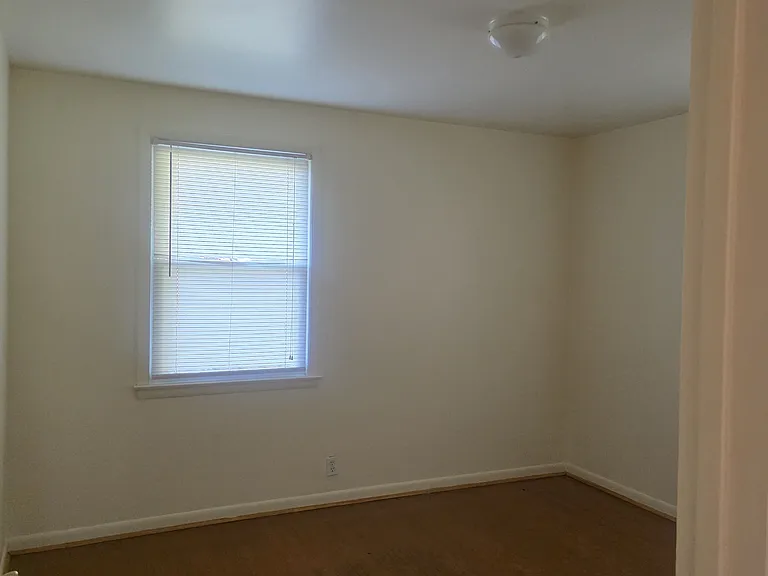 Second bedroom.