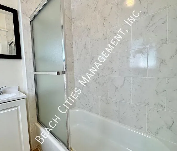 1066 E 7th St #10 — Photo 9