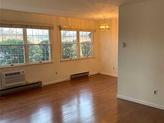 5th image of 24 Manhasset Ave APT C