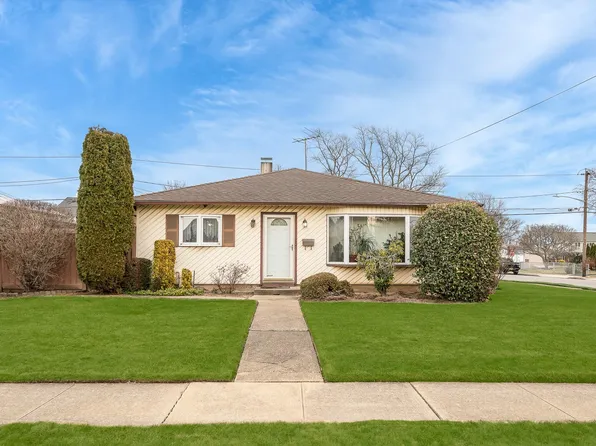 2323 Cedar Street, Seaford, NY 11783