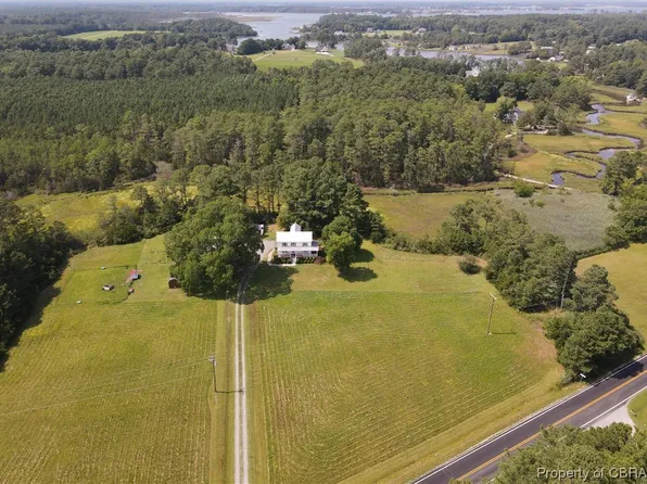 9223 Guinea Rd, Hayes, VA 23072