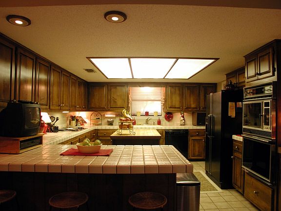 Large Country Kitchen w/Lots of Cabinetry, Jenn-Air 