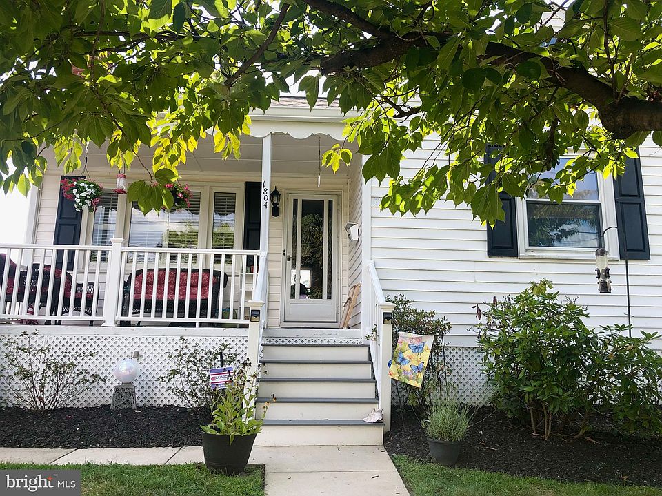 2nd image of 1804 Summit Ave