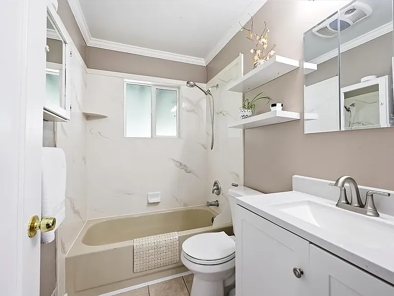 2215 S Broadmoor St — Photo 16