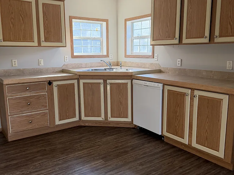 212 Pulliam Dr — Photo 3