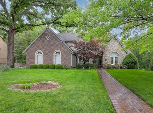 2513 NW Bent Tree Cir, Lees Summit, MO 64081