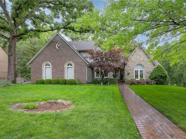 2513 NW Bent Tree Cir, Lees Summit, MO 64081