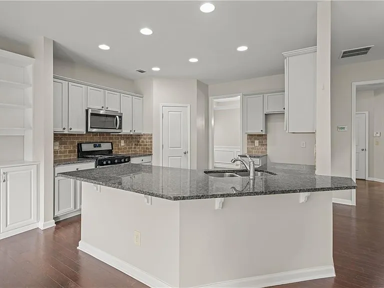 4940 Breezewood Cir — Photo 11