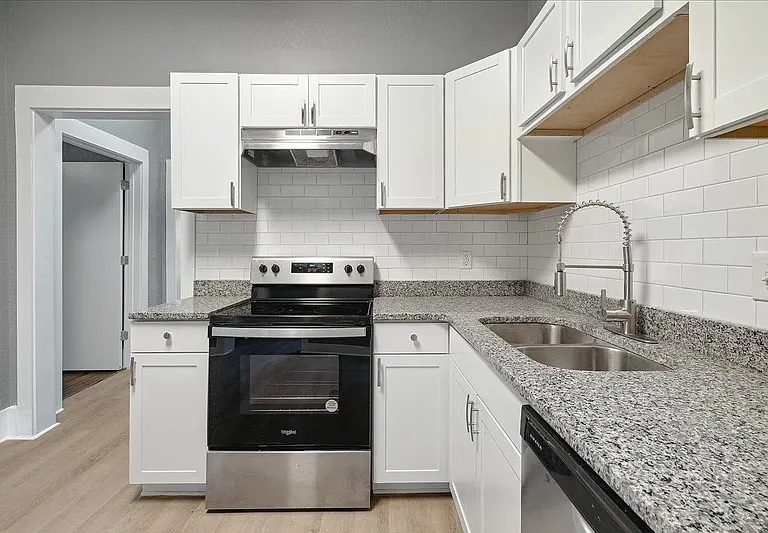 156 N Tucker St — Photo 8
