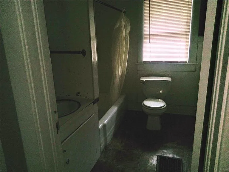 112 Grover St — Photo 6