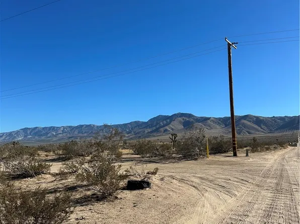 13 Canyon View Rd, Apple Valley, CA 92308
