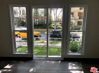 137 S Crescent Dr APT 6, Beverly Hills, CA 90212