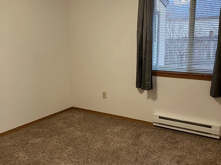 2423 W Monument St — Photo 7