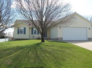 345 Aaron Ct SW, Swisher, IA 52338