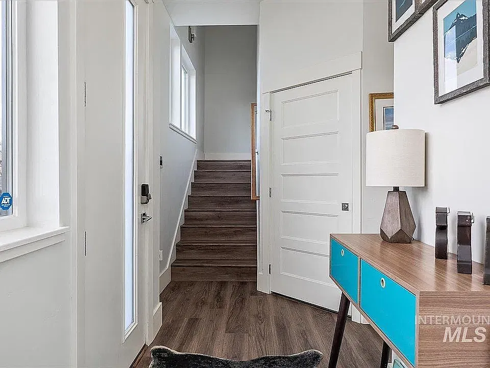 2 bed, 1597 sqft, $3,400 — Photo 2