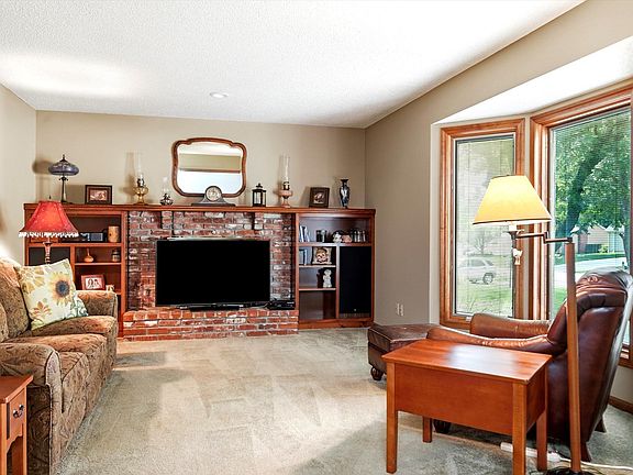 3rd image of 6850 SW 33rd St