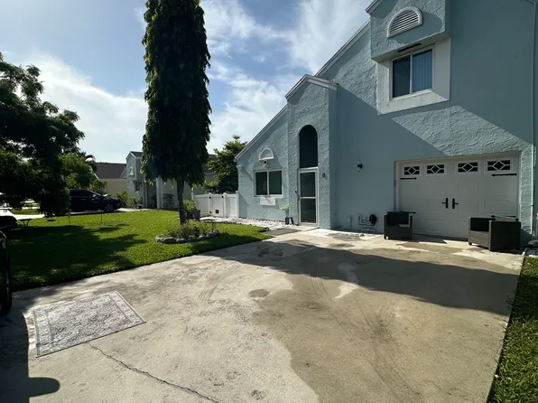 8 Elton Pl, Boynton Beach, FL 33426