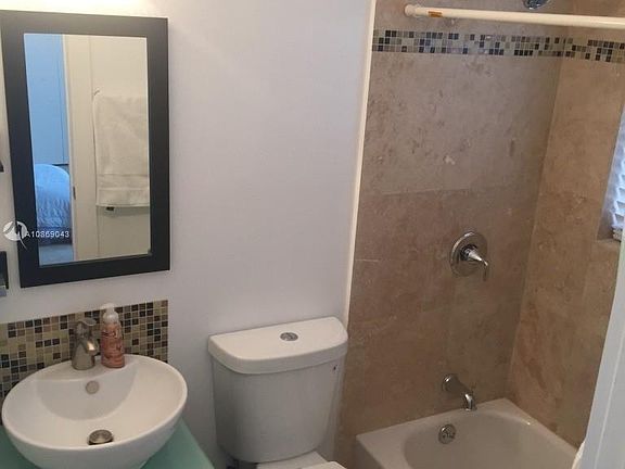 3rd image of 2724 NE 15th St APT 2