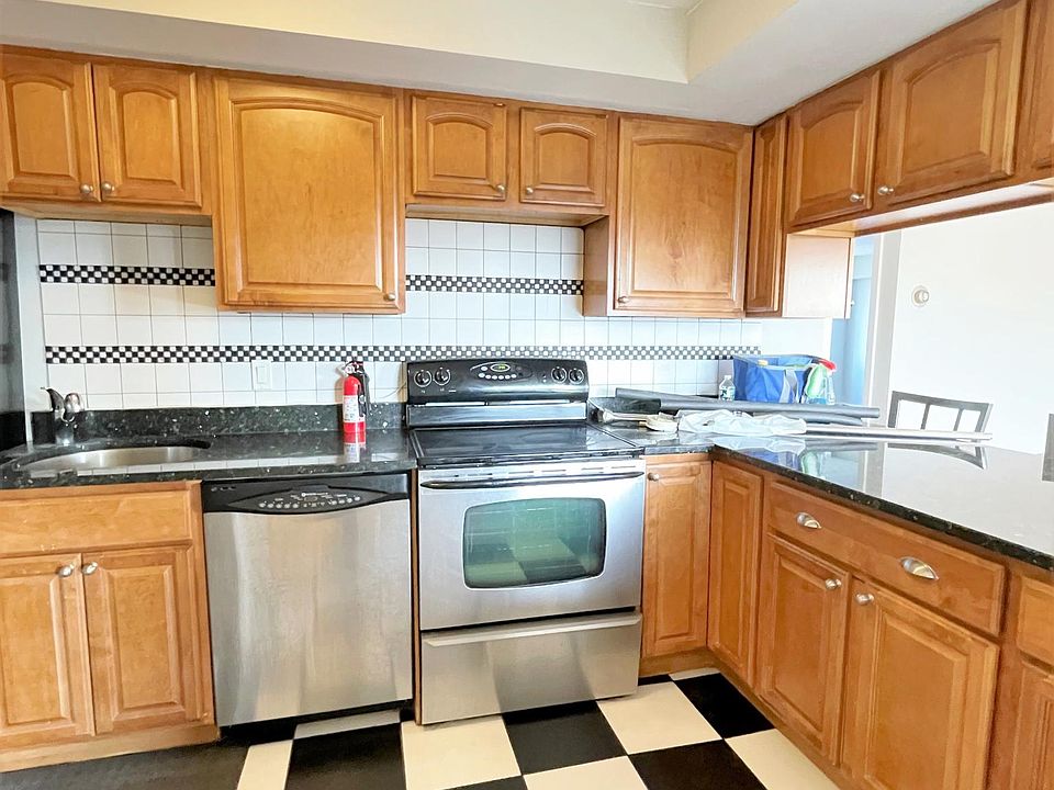 1st image of 1025 Hancock St Unit 6M