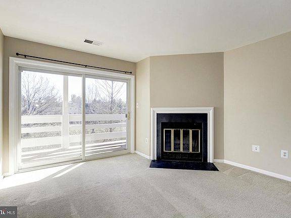 4th image of 2850 Yarling Ct #2850