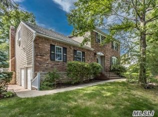 5 Puritan Ln, Farmingdale, NY 11735