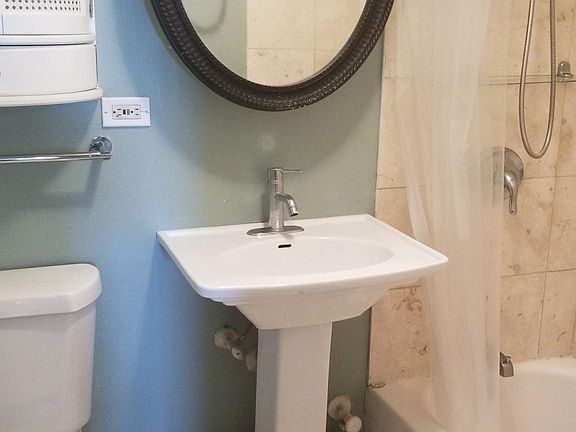 2nd image of 2606 W Balmoral Ave APT 509