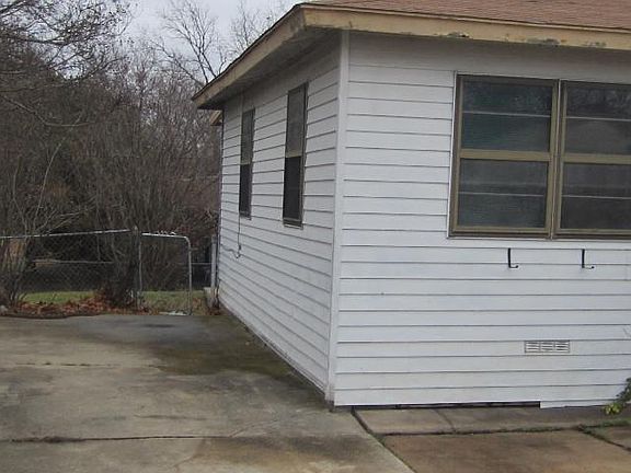 2nd image of 1002 Conder St