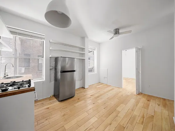 204 W 10th St APT 4, New York, NY 10014