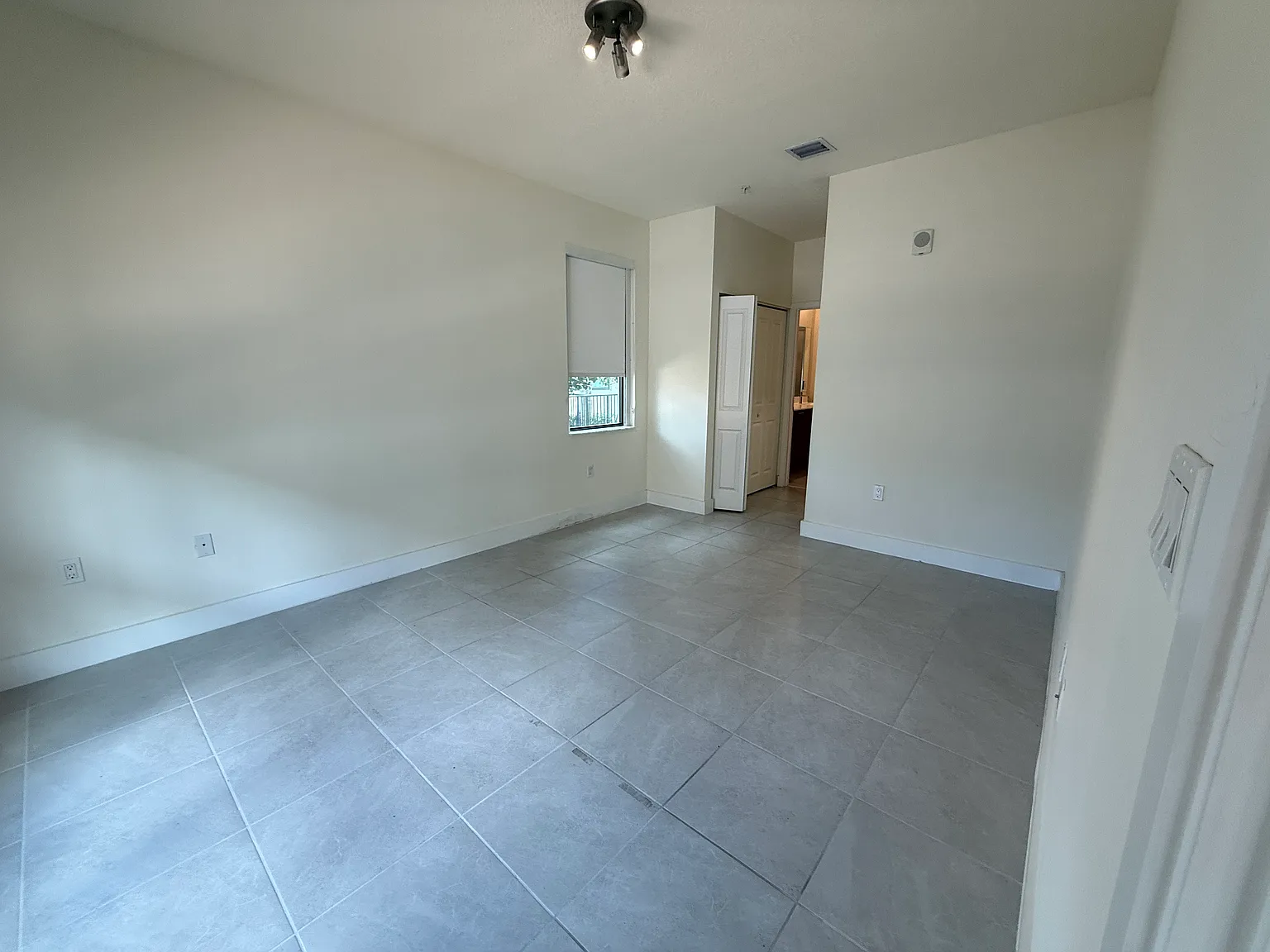 3 bed, 1124 sqft, $3,200 — Photo 4