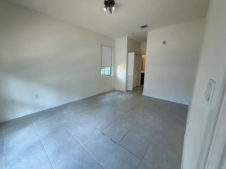 8201 NW 41st St #412 — Photo 4