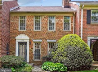 10517 Assembly Dr, Fairfax, VA 22030