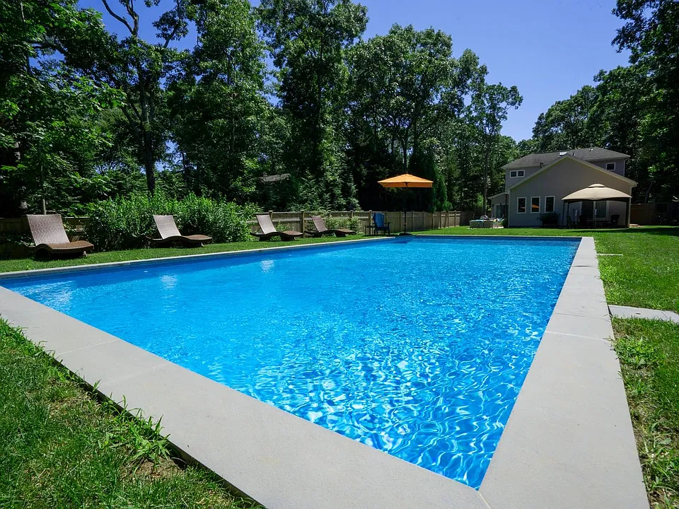 28 Sycamore Dr