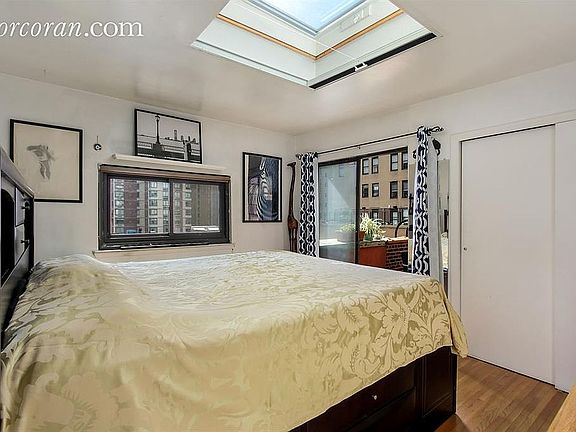 3rd image of 36 W 35th St #Phe