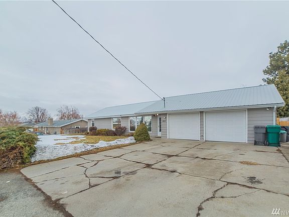 2nd image of 207 1st St SE