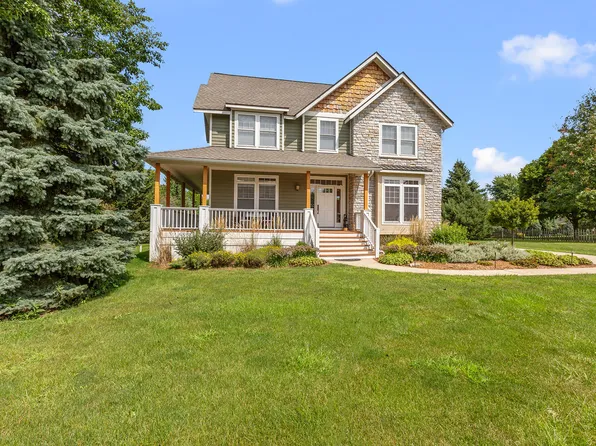 49 Keeneland Dr, Valparaiso, IN 46385