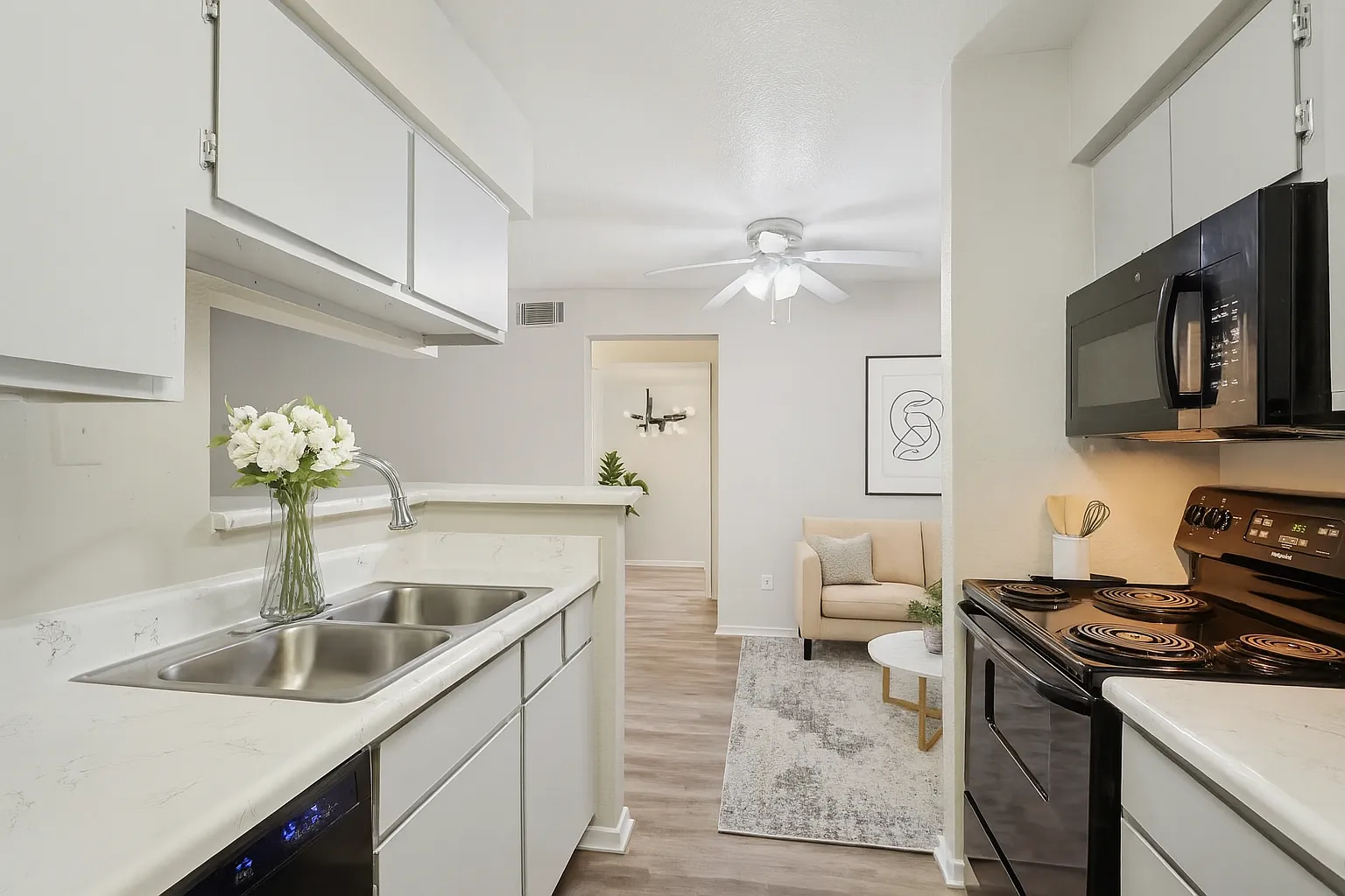 Porterwood Apartments — Photo 2