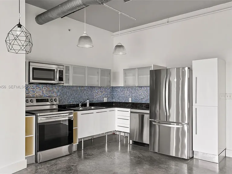 10 SW South River Dr #1006 — Photo 5